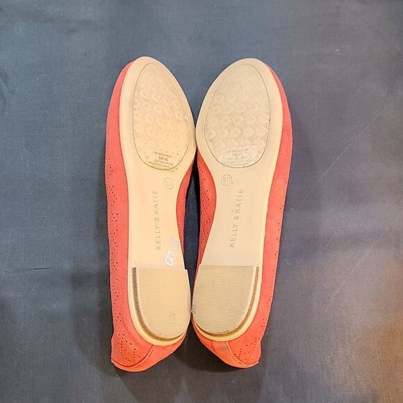 KELLY & KATIE PERFORATED SUEDE "WESLYNE" SIP ON BALLET FLAT SHOES - Picture 13 of 13